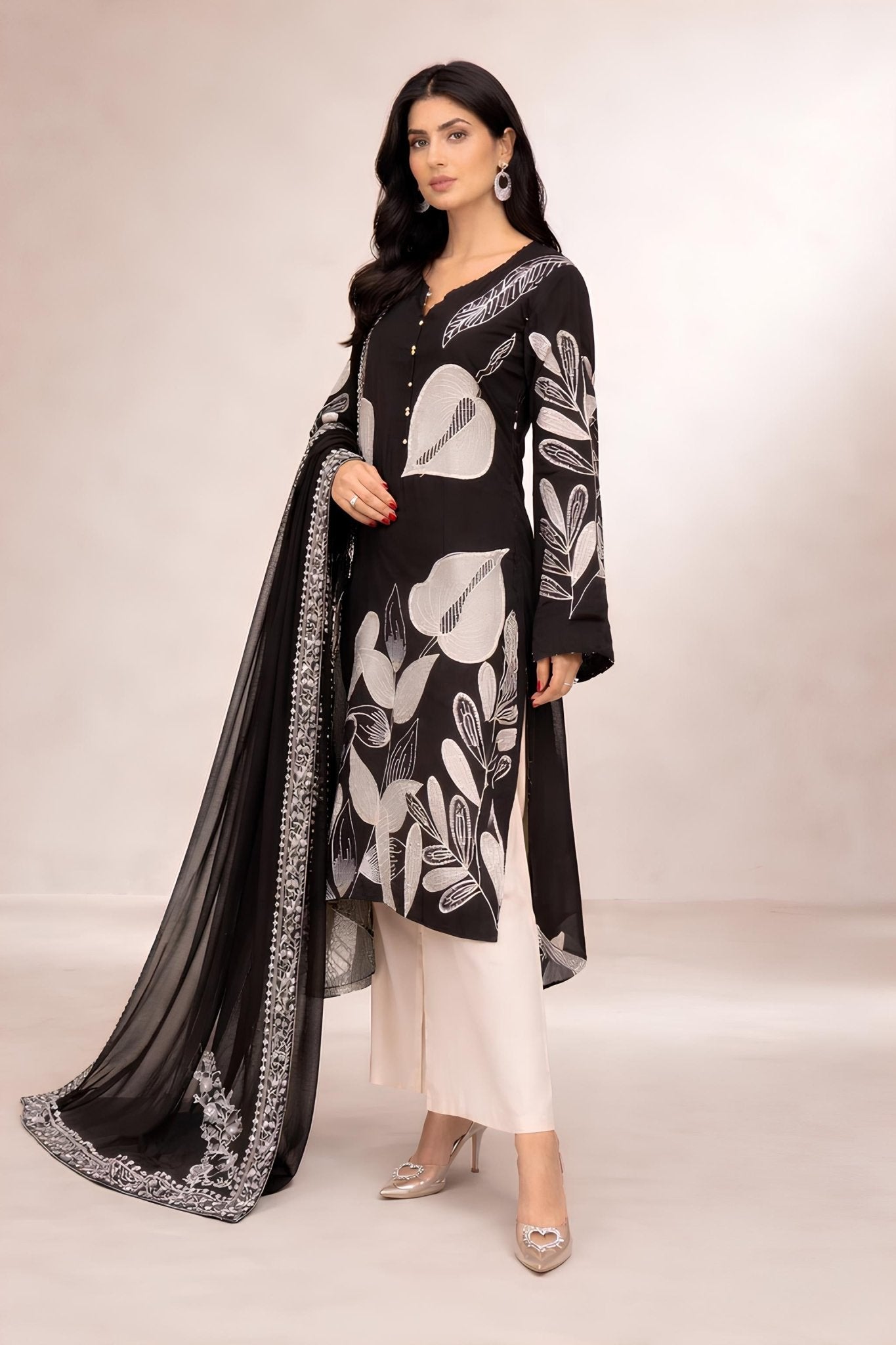 PREMIUM EMBROIDERED SET embroidered kurta in XS – Subahstore South Asian fashion