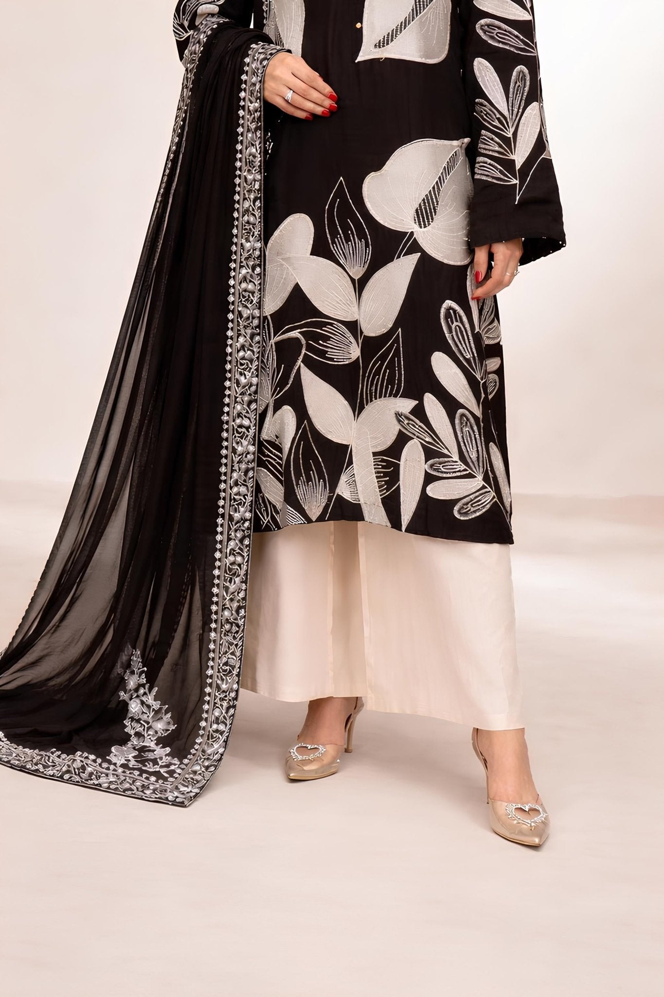 PREMIUM EMBROIDERED SET embroidered kurta in XS – Subahstore South Asian fashion