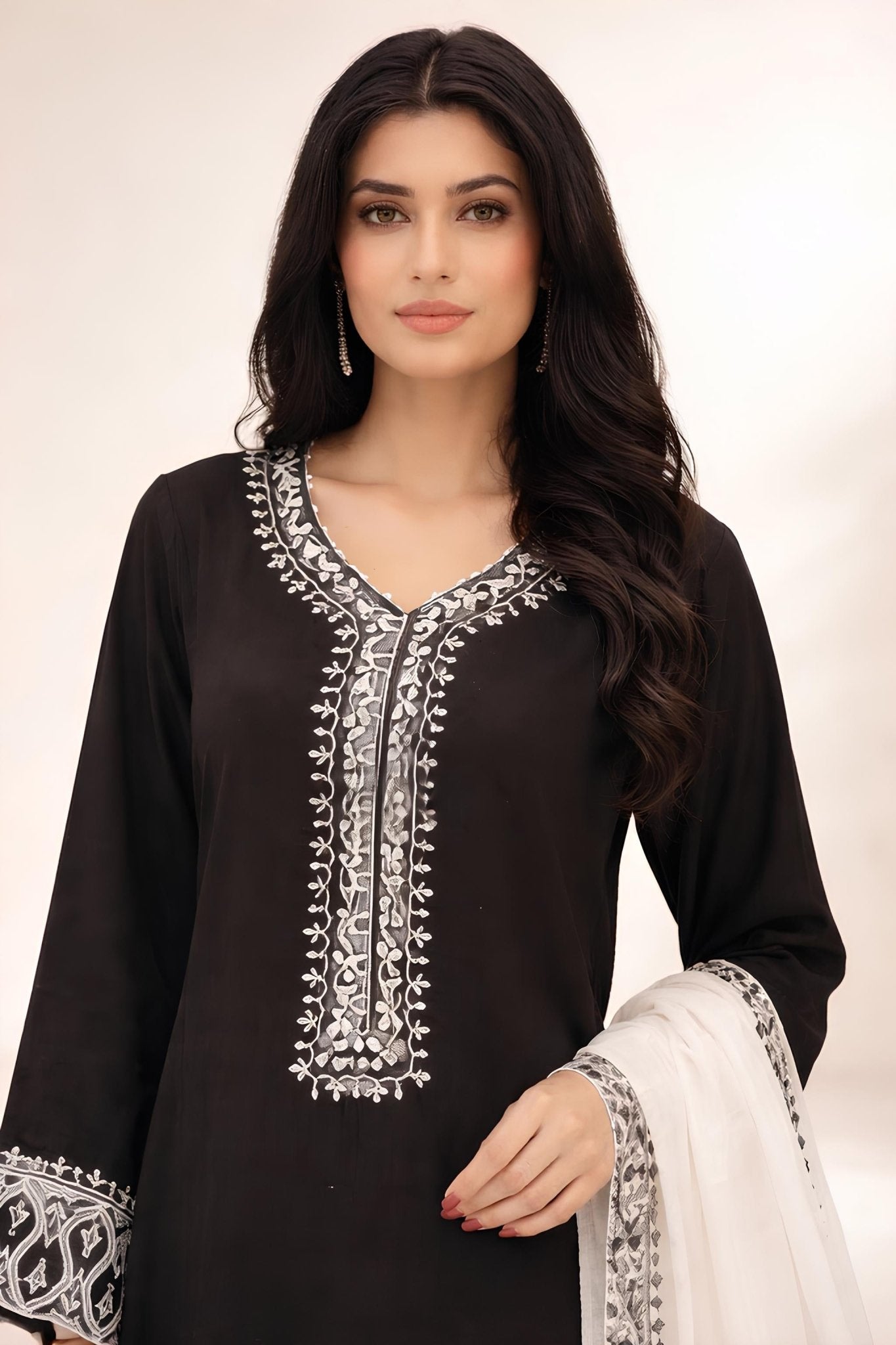RAYA NOIR SET embroidered kurta in XS – Subahstore South Asian fashion