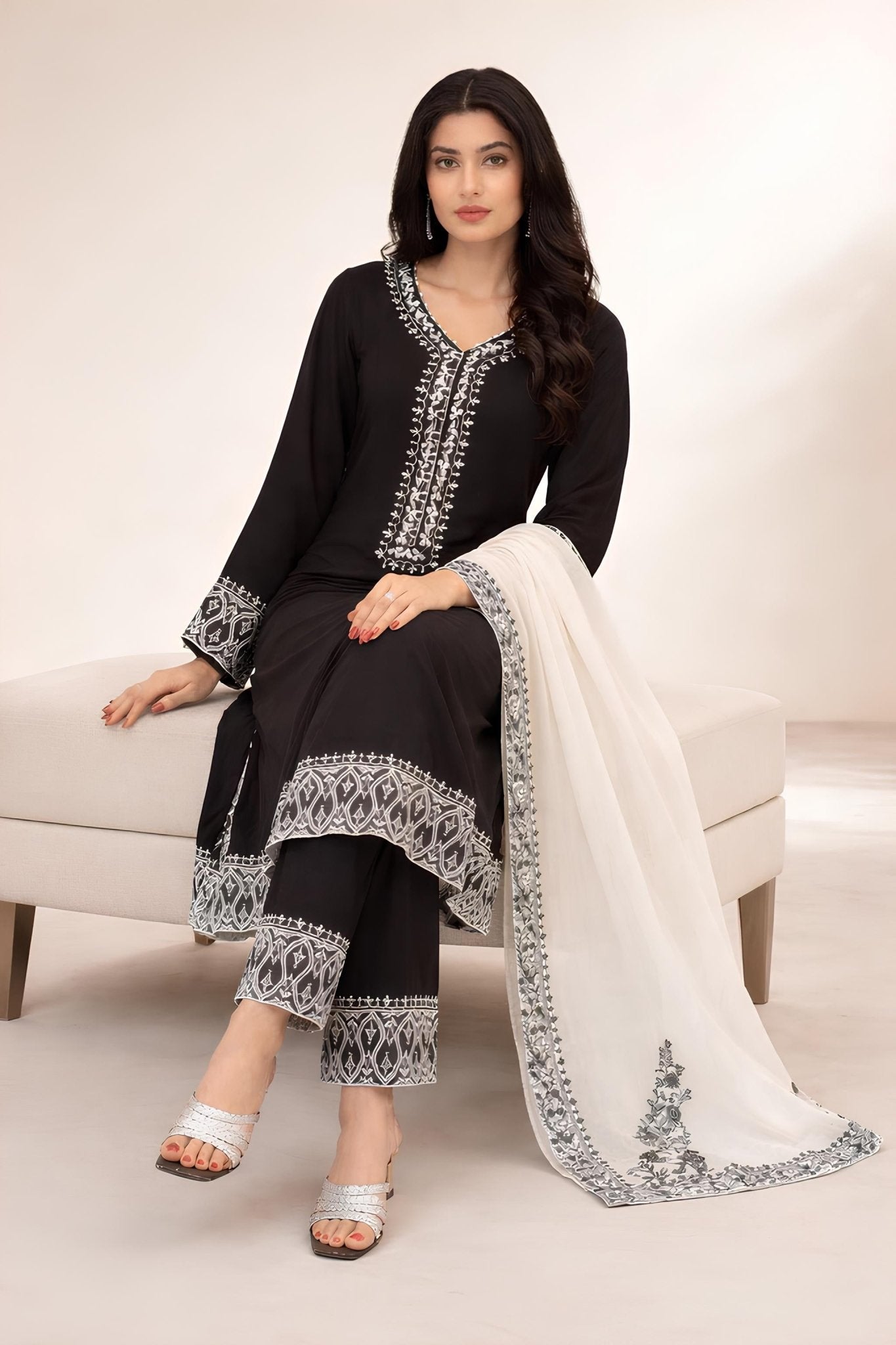 RAYA NOIR SET embroidered kurta in XS – Subahstore South Asian fashion