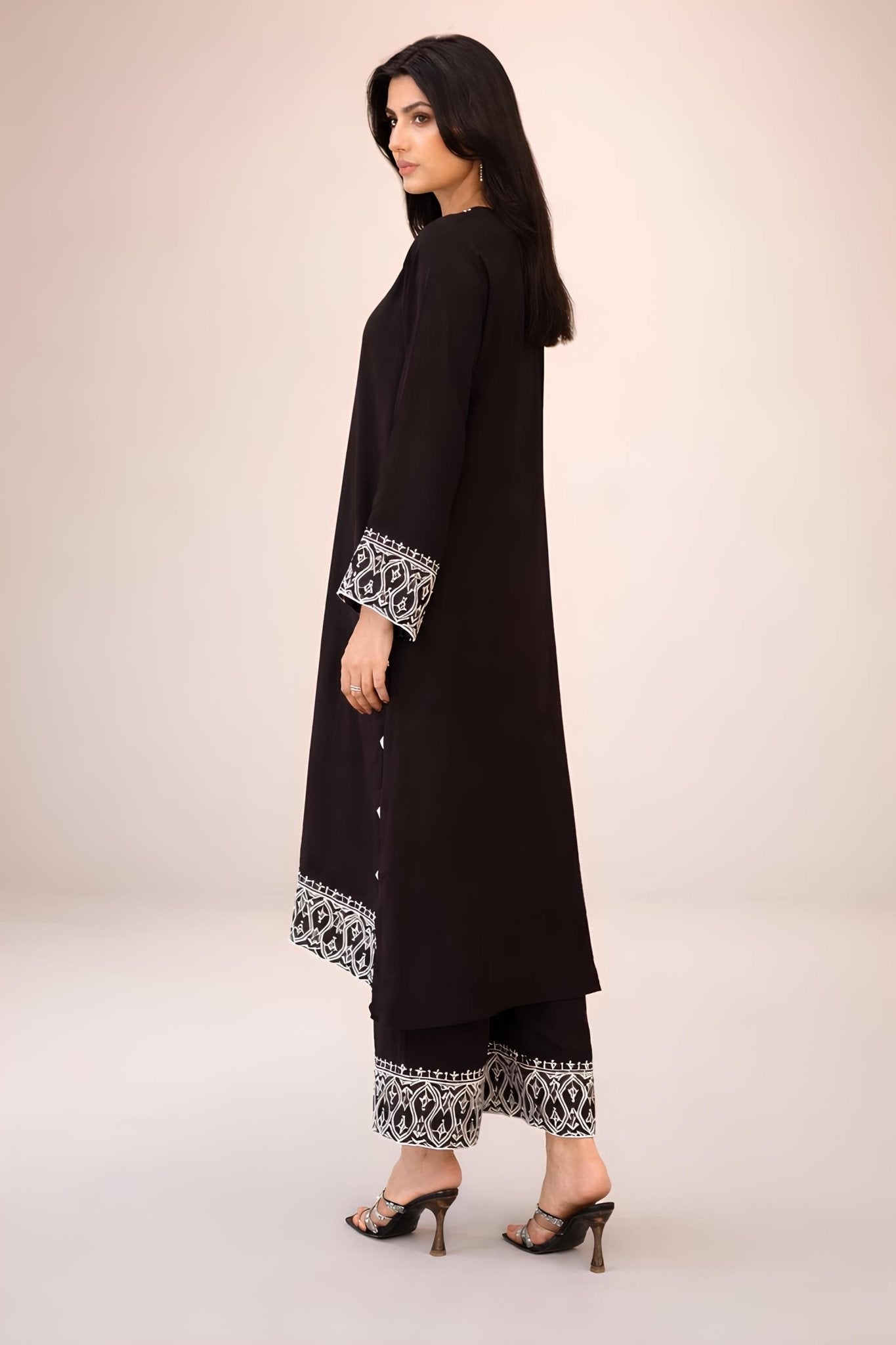 RAYA NOIR SET embroidered kurta in XS – Subahstore South Asian fashion